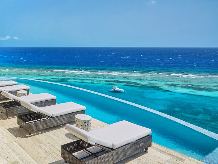 brise-de-mer-pool-deck